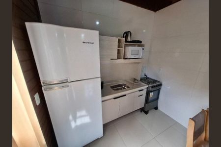 Cozinha de casa para alugar com 2 quartos, 48m² em São João do Rio Vermelho, Florianópolis
