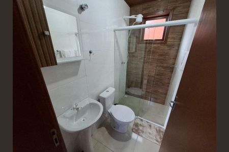 Banheiro de casa para alugar com 2 quartos, 48m² em São João do Rio Vermelho, Florianópolis