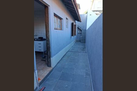 Corredor de casa à venda com 3 quartos, 80m² em Jardim Beatriz, São Paulo