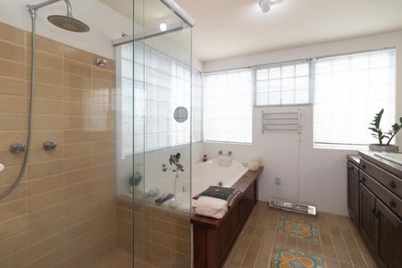 Casa para alugar com 288m², 4 quartos e 4 vagas Casa para alugar com 288m², 4 quartos e 4 vagasBanheiro do Quarto 3