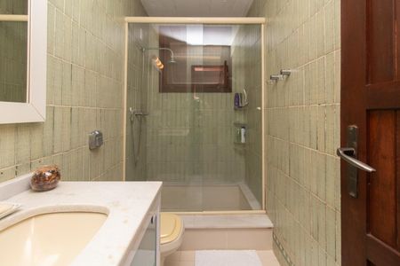 Casa para alugar com 288m², 4 quartos e 4 vagas Casa para alugar com 288m², 4 quartos e 4 vagasBanheiro do Quarto 2