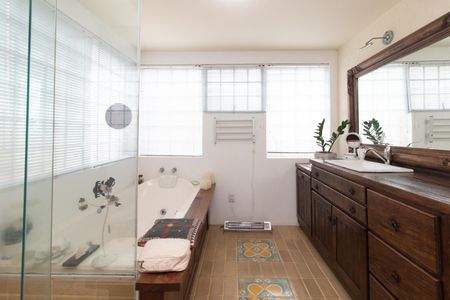Casa para alugar com 288m², 4 quartos e 4 vagas Casa para alugar com 288m², 4 quartos e 4 vagasBanheiro do Quarto 3
