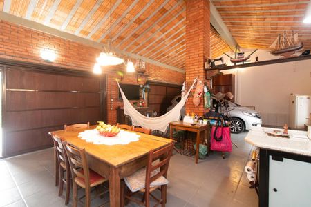 Casa para alugar com 288m², 4 quartos e 4 vagas Casa para alugar com 288m², 4 quartos e 4 vagasGaragem