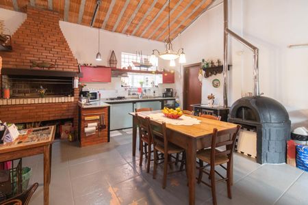 Casa para alugar com 288m², 4 quartos e 4 vagas Casa para alugar com 288m², 4 quartos e 4 vagasGaragem