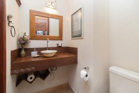 Casa para alugar com 288m², 4 quartos e 4 vagas Casa para alugar com 288m², 4 quartos e 4 vagasBanheiro 1