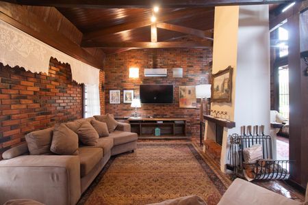 Casa para alugar com 288m², 4 quartos e 4 vagas Casa para alugar com 288m², 4 quartos e 4 vagasSala