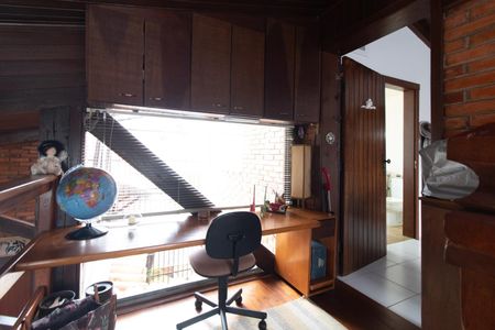 Casa para alugar com 288m², 4 quartos e 4 vagas Casa para alugar com 288m², 4 quartos e 4 vagasCorredor