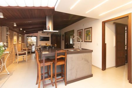 Casa para alugar com 288m², 4 quartos e 4 vagas Casa para alugar com 288m², 4 quartos e 4 vagasCozinha