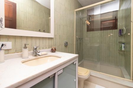 Casa para alugar com 288m², 4 quartos e 4 vagas Casa para alugar com 288m², 4 quartos e 4 vagasBanheiro do Quarto 2