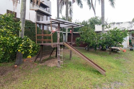 Casa para alugar com 288m², 4 quartos e 4 vagas Casa para alugar com 288m², 4 quartos e 4 vagasQuintal