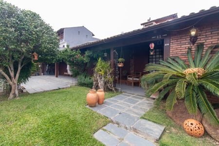Casa para alugar com 288m², 4 quartos e 4 vagas Casa para alugar com 288m², 4 quartos e 4 vagasFachada
