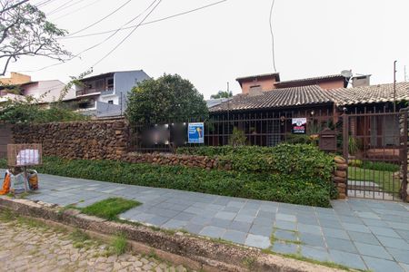 Casa para alugar com 288m², 4 quartos e 4 vagas Casa para alugar com 288m², 4 quartos e 4 vagasFachada