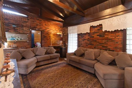 Sala de casa para alugar com 4 quartos, 288m² em Guarujá, Porto Alegre