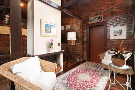 Casa para alugar com 288m², 4 quartos e 4 vagas Casa para alugar com 288m², 4 quartos e 4 vagasSala
