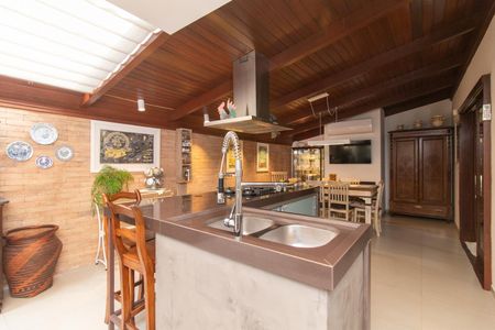 Casa para alugar com 288m², 4 quartos e 4 vagas Casa para alugar com 288m², 4 quartos e 4 vagasCozinha