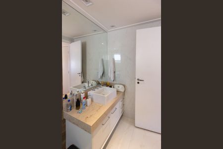 Apartamento à venda com 137m², 3 quartos e 2 vagasBanheiro do Quarto 1 suíte