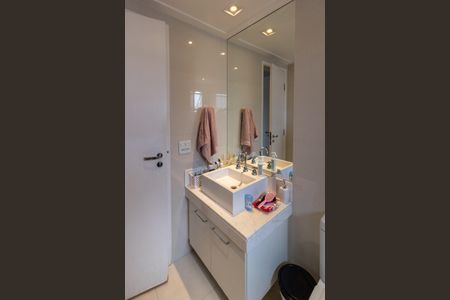 Apartamento à venda com 137m², 3 quartos e 2 vagasBanheiro do Quarto 2 suíte 