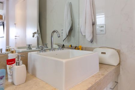 Apartamento à venda com 137m², 3 quartos e 2 vagasBanheiro do Quarto 1 suíte