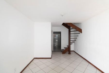 Casa para alugar com 75m², 2 quartos e 1 vaga Casa para alugar com 75m², 2 quartos e 1 vagaSala