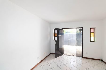 Casa para alugar com 75m², 2 quartos e 1 vaga Casa para alugar com 75m², 2 quartos e 1 vagaSala