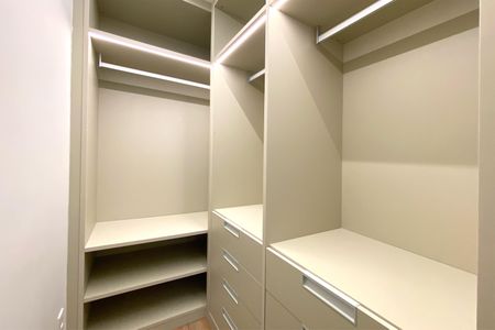 Apartamento à venda com 73m², 3 quartos e 2 vagasCloset da suíte 1