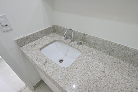 Banheiro Social de kitnet/studio para alugar com 1 quarto, 26m² em Vila Clementino, São Paulo