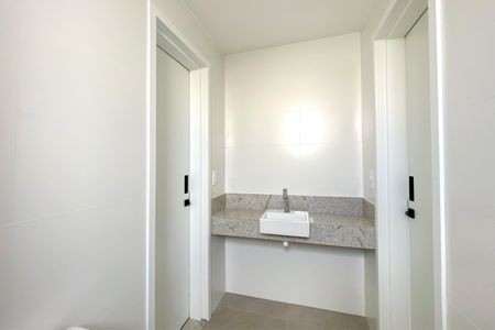Apartamento à venda com 73m², 3 quartos e 2 vagasBanheiro das Semi suites