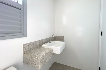 Apartamento à venda com 60m², 2 quartos e 2 vagasBanheiro da Suíte 1