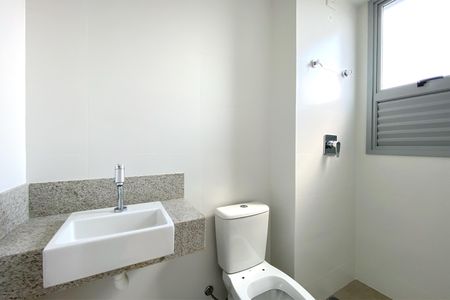 Apartamento à venda com 60m², 2 quartos e 2 vagasBanheiro da Suíte 2