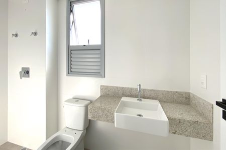 Apartamento à venda com 60m², 2 quartos e 2 vagasBanheiro da Suíte 1