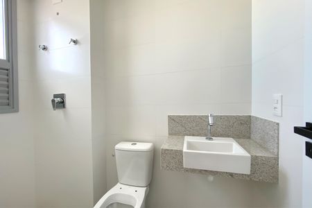 Apartamento à venda com 122m², 2 quartos e 2 vagasBanheiro da Suíte 2