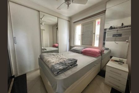 Quarto com cama simples, armários e porta de vidro, iluminado por luz natural e com ar condicionado. de apartamento à venda com 2 quartos, 62m² em Mandaqui, São Paulo