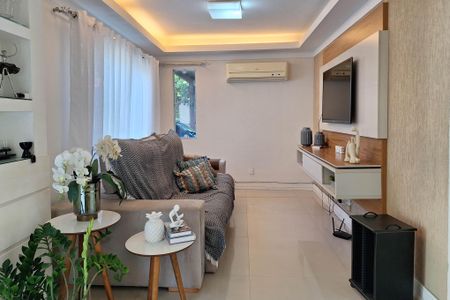 Casa de condomínio à venda com 145m², 3 quartos e 2 vagasSala
