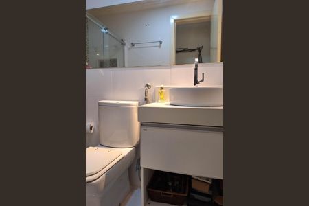 Casa de condomínio à venda com 145m², 3 quartos e 2 vagasBanheiro Social