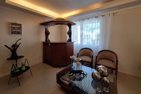 Casa de condomínio à venda com 145m², 3 quartos e 2 vagasSala