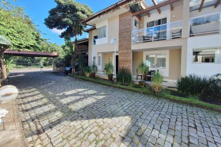Casa de condomínio à venda com 145m², 3 quartos e 2 vagasFachada