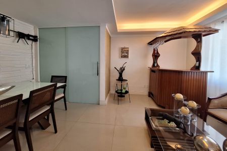 Casa de condomínio à venda com 145m², 3 quartos e 2 vagasSala