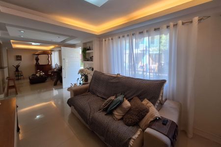 Casa de condomínio à venda com 145m², 3 quartos e 2 vagasSala
