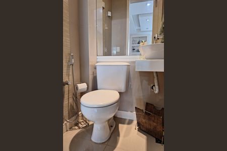 Casa de condomínio à venda com 145m², 3 quartos e 2 vagasLavabo