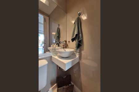 Casa de condomínio à venda com 145m², 3 quartos e 2 vagasLavabo