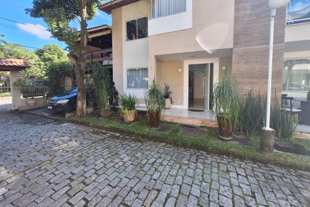 Casa de condomínio à venda com 145m², 3 quartos e 2 vagasFachada