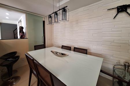 Casa de condomínio à venda com 145m², 3 quartos e 2 vagasSala