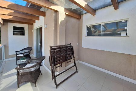Casa de condomínio à venda com 145m², 3 quartos e 2 vagasSuíte 1