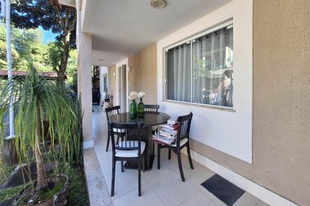 Casa de condomínio à venda com 145m², 3 quartos e 2 vagasVaranda