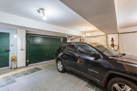 Garagem de casa à venda com 3 quartos, 220m² em Indianópolis, São Paulo