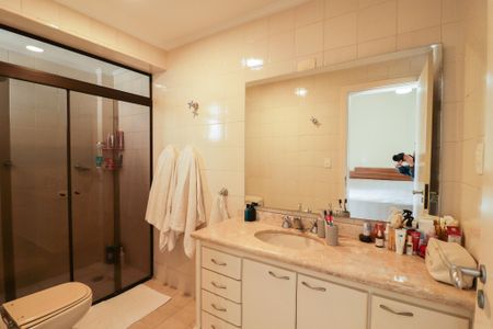 Apartamento à venda com 134m², 3 quartos e 2 vagas Apartamento à venda com 134m², 3 quartos e 2 vagasBanheiro da Suíte