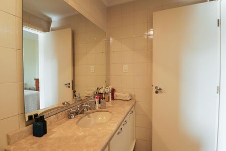 Apartamento à venda com 134m², 3 quartos e 2 vagas Apartamento à venda com 134m², 3 quartos e 2 vagasBanheiro da Suíte