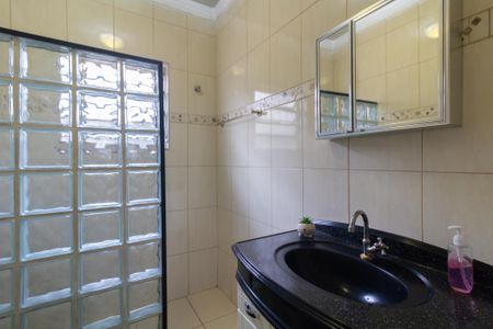 Casa à venda com 109m², 3 quartos e 2 vagasBanheiro
