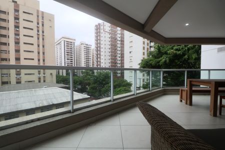 Apartamento para alugar com 135m², 3 quartos e 2 vagasVaranda