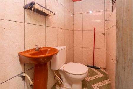 Banheiro de casa para alugar com 1 quarto, 33m² em Jardim Aracati, São Paulo